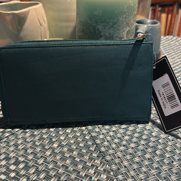 NWT Genuine Leather RFID Women's Wallet - Green - Picture 2 of 5